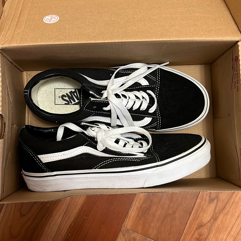 Vans Old Skool - Black/White Size 7M/8.5W